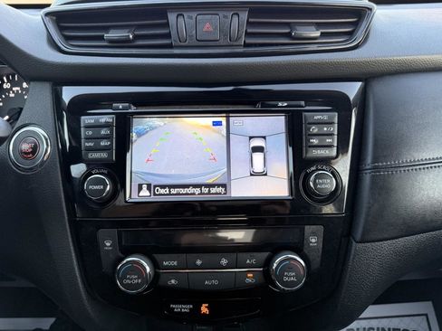 Used 2017 Nissan Rogue SL AWD/4WD image 18