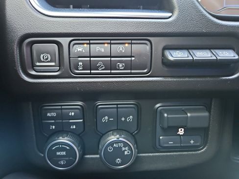 Used 2023 Chevrolet Tahoe High Country AWD/4WD image 18