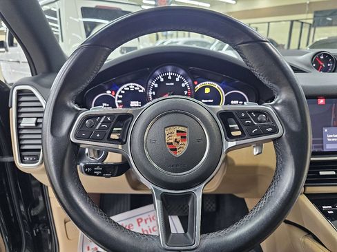 Used 2020 Porsche Cayenne image 31