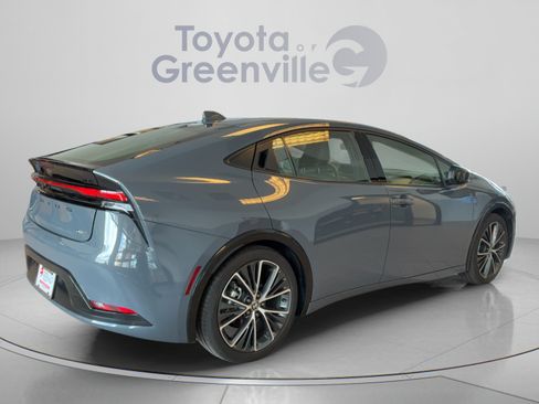 Used 2025 Toyota Prius XLE FWD image 6