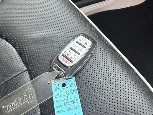 Used 2022 Chrysler Pacifica Limited FWD image 38