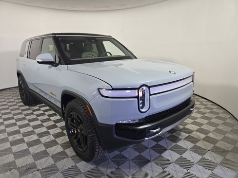 Used 2024 Rivian R1S Adventure image 7