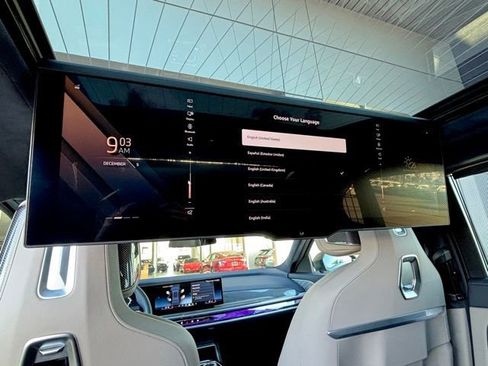 Used 2025 BMW 760i xDrive w/ Executive Package image 42