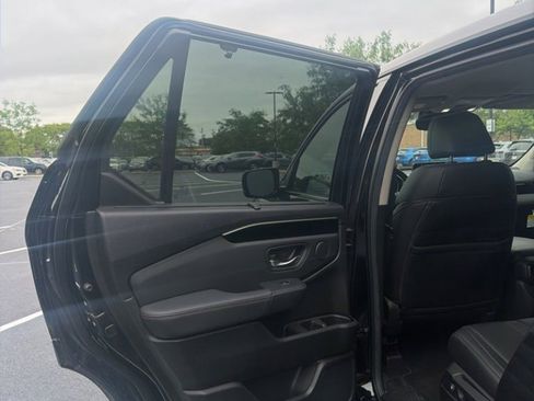Used 2025 Honda Pilot EX-L image 22