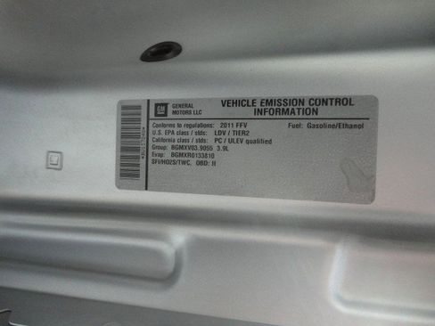 Used 2011 Buick Lucerne CXL image 23