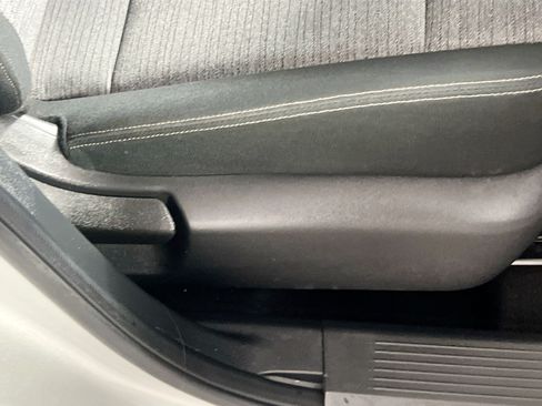 Used 2023 Nissan Rogue SV FWD image 31