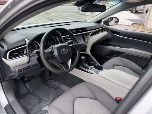 Used 2018 Toyota Camry LE FWD image 27