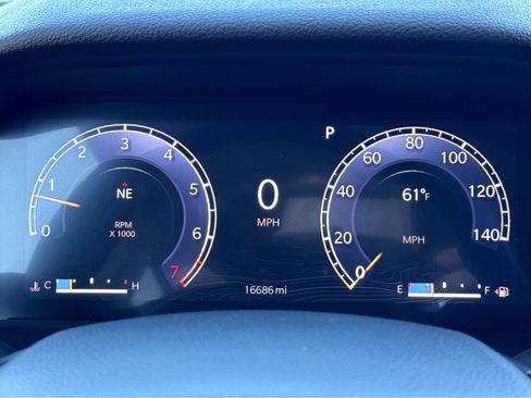 Used 2023 Jeep Grand Cherokee Laredo image 18