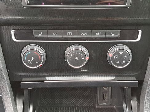 Used 2017 Volkswagen GTI SE image 20