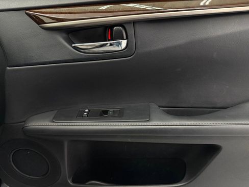 Used 2014 Lexus ES 350 w/ Premium Package image 22