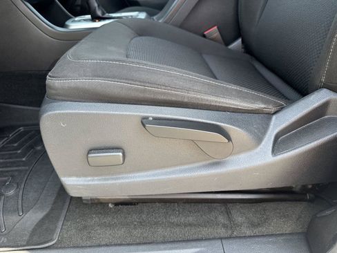 Used 2018 Chevrolet Colorado LT w/ LT Convenience Package RWD image 12