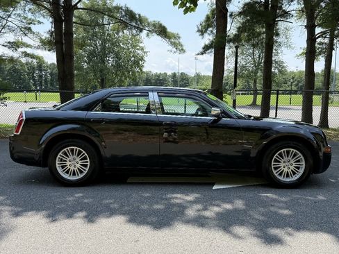 Used 2009 Chrysler 300 LX RWD image 4