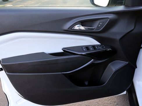 Used 2025 Chevrolet Trax LT w/ LT Convenience Package image 27