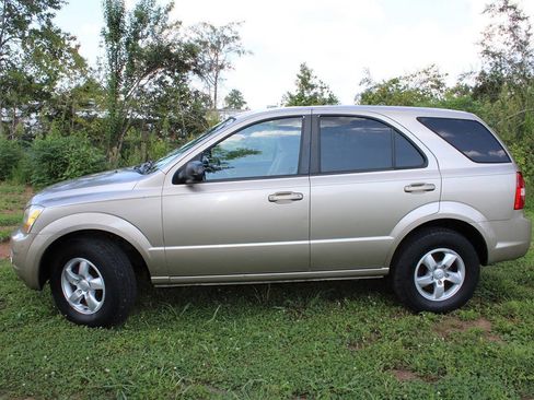 Used 2008 Kia Sorento 2WD image 12