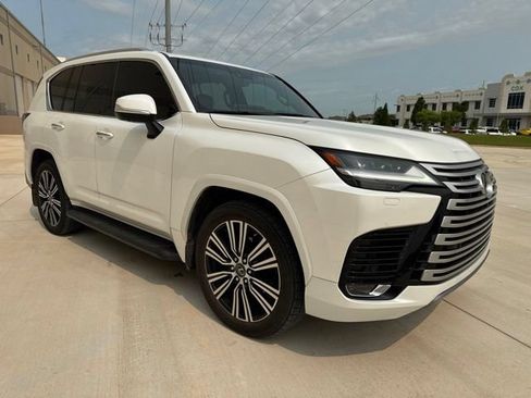 Used 2023 Lexus LX 600 4WD w/ Accessory Package (Z1) image 3