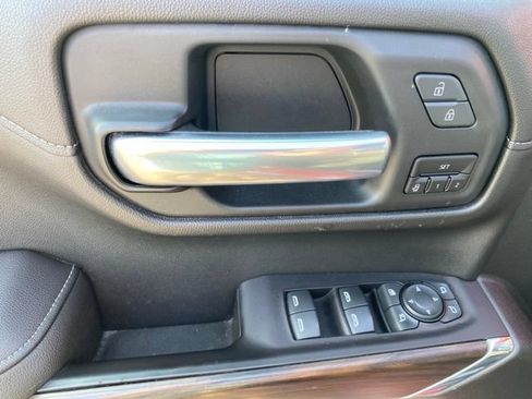 Used 2019 GMC Sierra 1500 SLT w/ SLT Premium Plus Package AWD/4WD image 17
