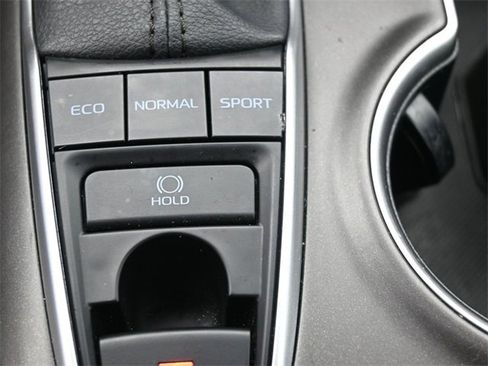 Used 2024 Toyota Camry XLE image 9