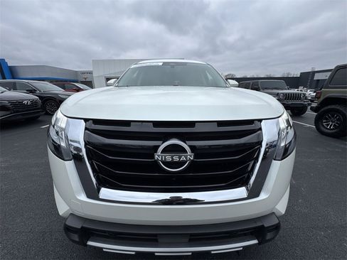 Used 2023 Nissan Pathfinder Platinum image 29