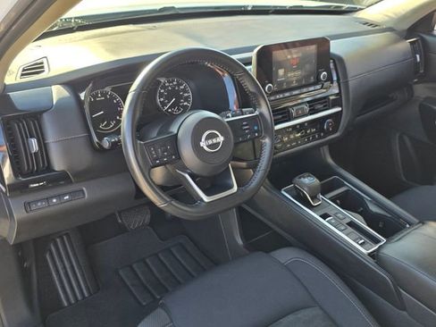 Used 2025 Nissan Pathfinder SV FWD image 24