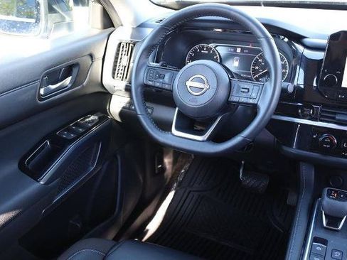Certified 2025 Nissan Pathfinder SL w/ Cargo Package AWD/4WD image 27