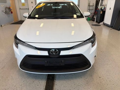 Used 2026 Toyota Corolla LE FWD image 3