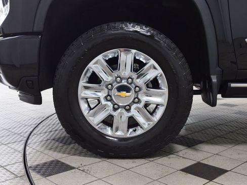 Used 2024 Chevrolet Silverado 2500 High Country w/ Technology Package AWD/4WD image 33