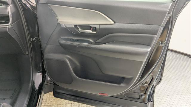 Used 2025 Toyota Grand Highlander AWD image 24