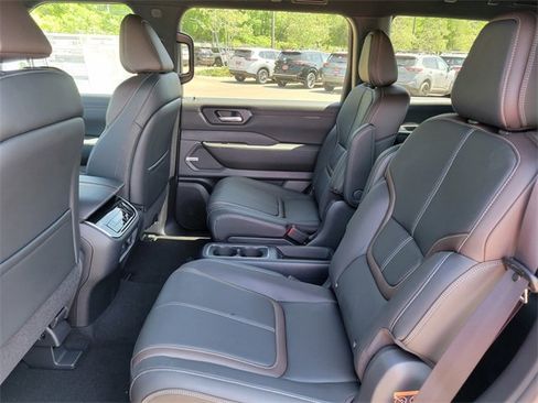 New 2025 Nissan Armada SL w/ Captain's Chari Seat Package image 9
