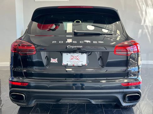 Used 2017 Porsche Cayenne AWD/4WD image 5