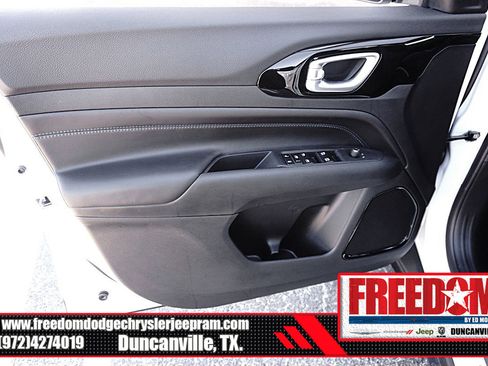 New 2026 Jeep Compass Latitude image 39