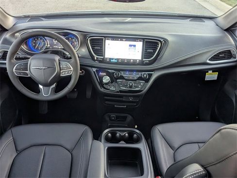 New 2026 Chrysler Pacifica Select image 19