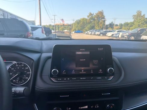 Used 2024 Nissan Rogue SV FWD image 20
