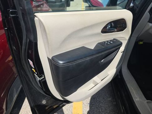 Used 2021 Chrysler Pacifica Limited w/ Premium & Safety Sphere Group AWD/4WD image 7