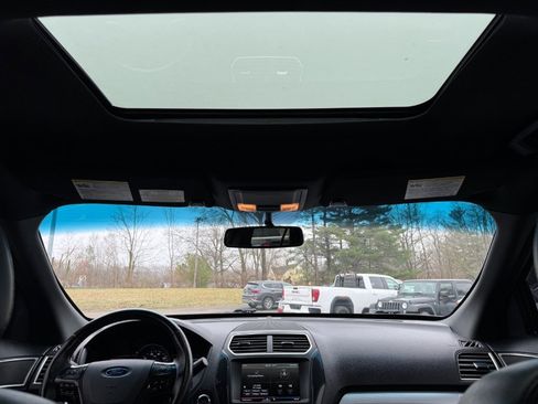 Used 2016 Ford Explorer XLT w/ Equipment Group 202A image 23