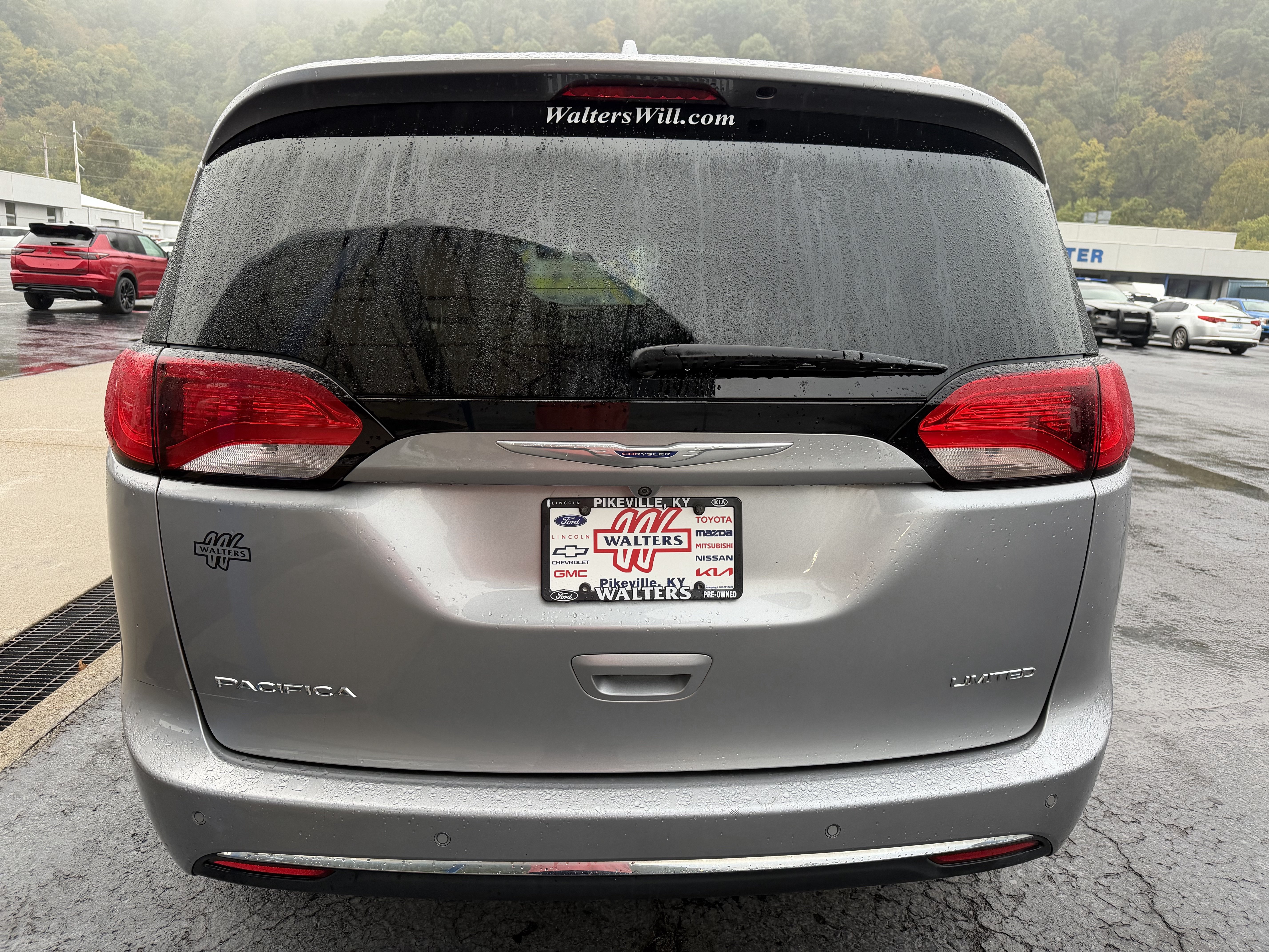 Used 2020 Chrysler Pacifica Limited FWD image 6