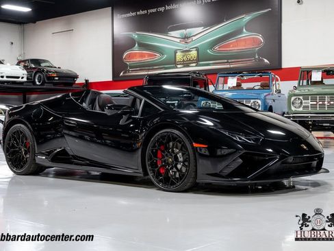 Used 2021 Lamborghini Huracan EVO image 1