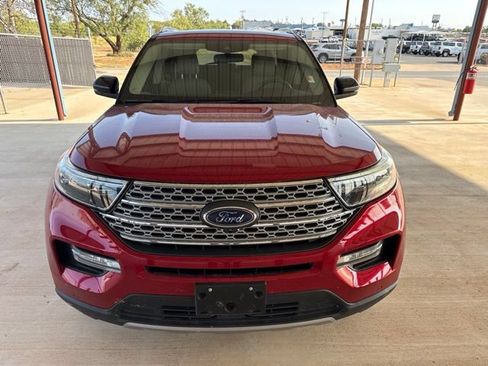 Used 2021 Ford Explorer Limited w/ Equipment Group 301A RWD image 2