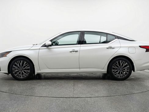 Used 2025 Nissan Altima 2.5 SV FWD image 5