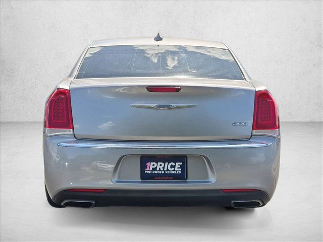 Used 2017 Chrysler 300 Limited RWD image 7