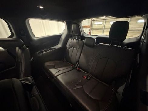 Used 2023 Chrysler Pacifica Touring-L w/ S Appearance Package FWD image 20