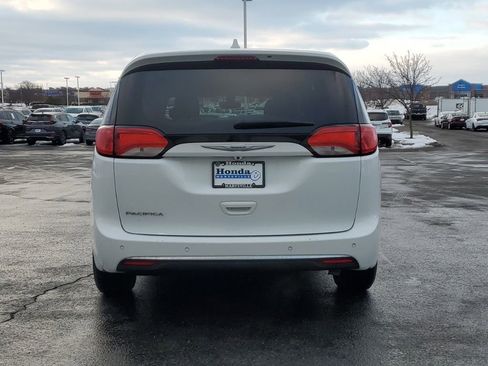 Used 2018 Chrysler Pacifica Touring Plus image 6