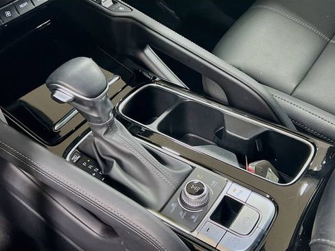 Used 2024 Kia Telluride EX w/ EX Captain's Chair Package image 17