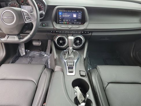 Used 2023 Chevrolet Camaro LT w/ Technology Package image 10