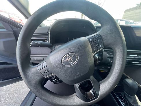 Used 2025 Toyota Camry LE image 27