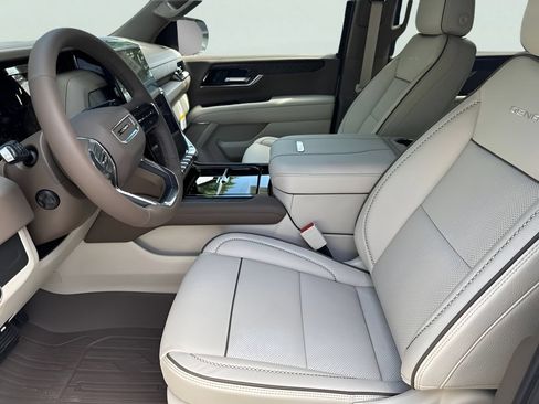 New 2026 GMC Yukon XL Denali w/ Sun & Power Step Package AWD/4WD image 9