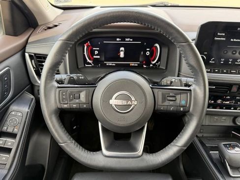 Used 2022 Nissan Rogue Platinum w/ Head-Up Display Package image 17