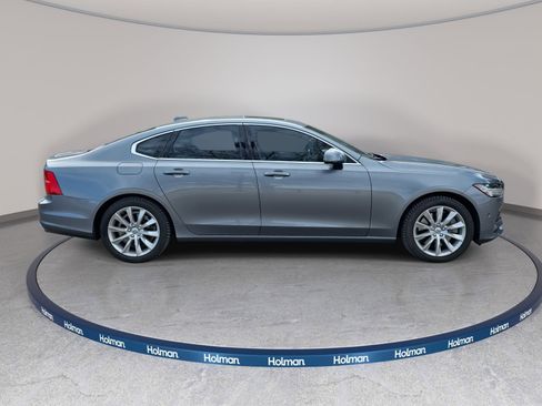 Used 2017 Volvo S90 T6 Momentum w/ Vision Package image 5