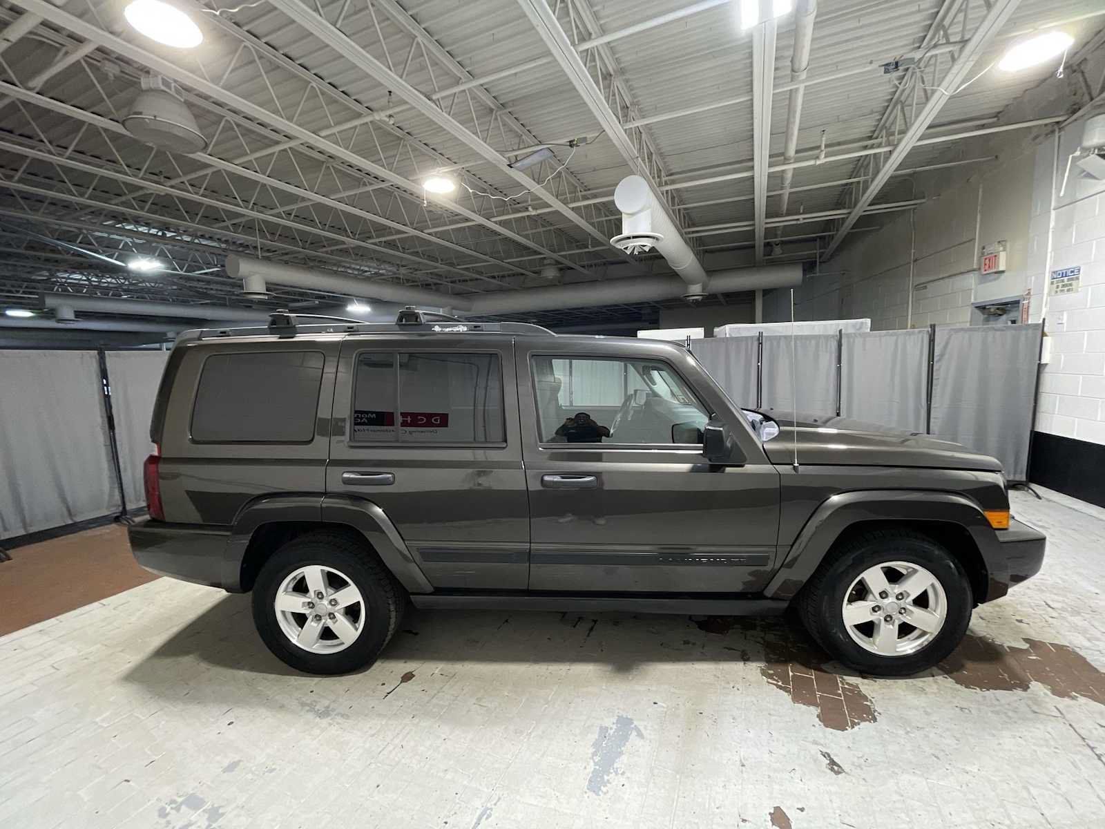 Used 2006 Jeep Commander 4WD image 27