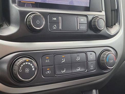 Used 2019 Chevrolet Colorado LT w/ LT Convenience Package AWD/4WD image 17