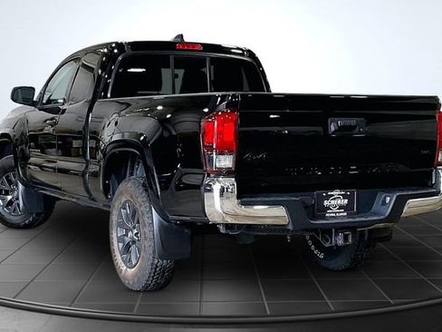 Used 2020 Toyota Tacoma SR5 AWD/4WD image 13